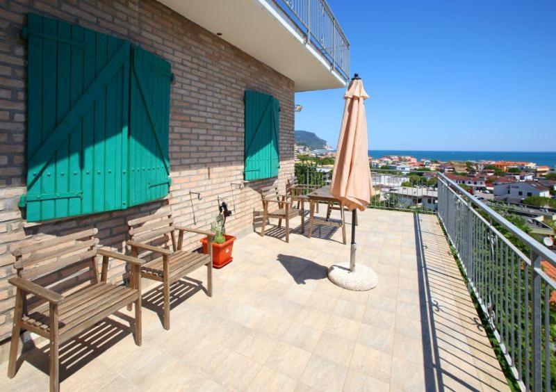 Residence Le Ali Del Conero Марчели Екстериор снимка